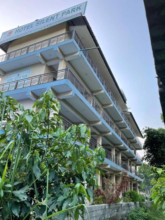 Silent Park Hotel Sauraha Bagian luar foto
