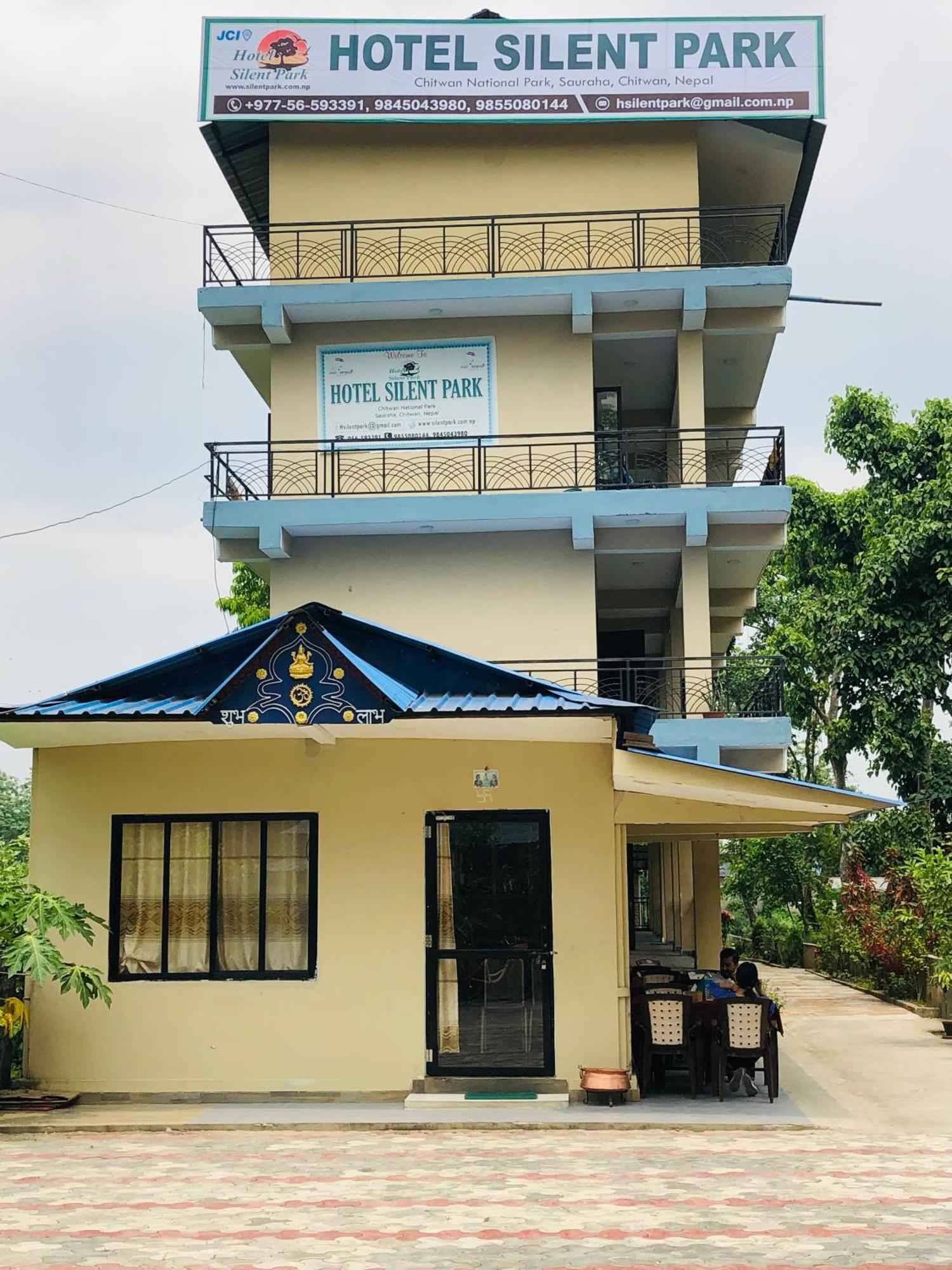 Silent Park Hotel Sauraha Bagian luar foto