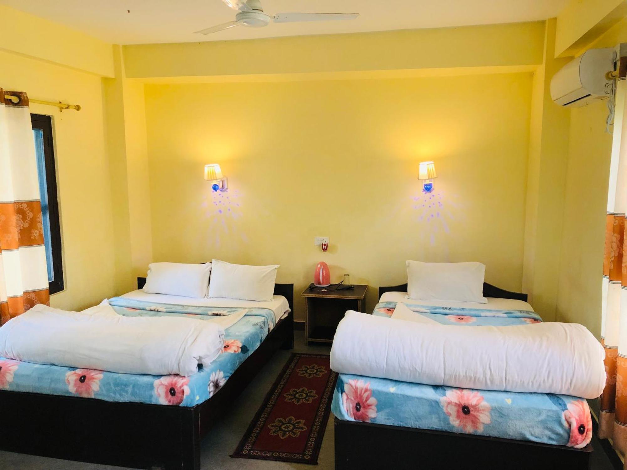 Silent Park Hotel Sauraha Bagian luar foto